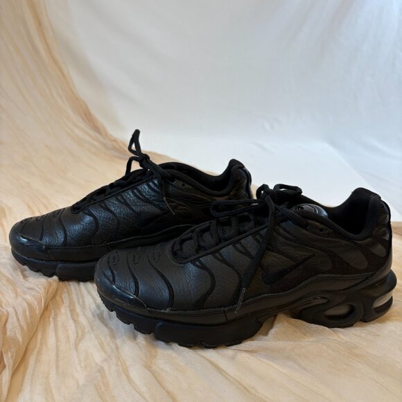 Women's Nike Air Max Plus TN Tuned Triple Black DM2362-002 sz 6.5 - Picture 3 of 8